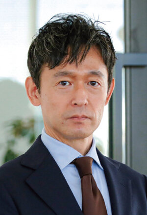 講師