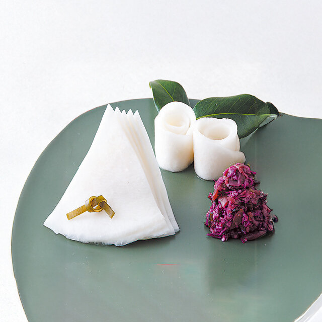 「土井志ば漬本舗」 右：千枚漬／左：志ば漬きざみ