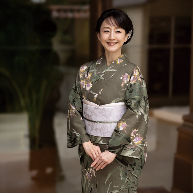 「知多木綿」浴衣反物：花に笹/灰汁鼠