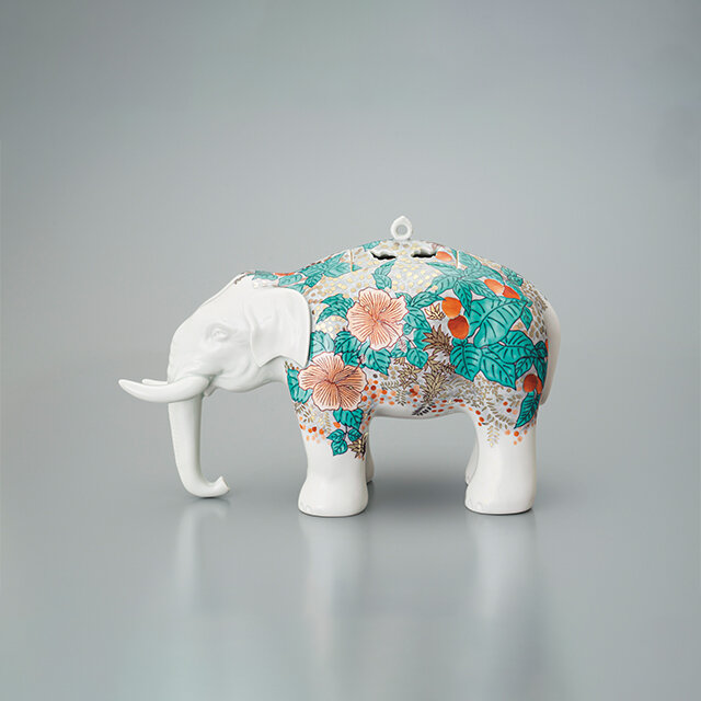 ●色絵墨色墨はじき草花文象香炉 （34.6×14.7×22.4㎝） 税込2,530,000円