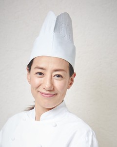 秋元 さくら氏