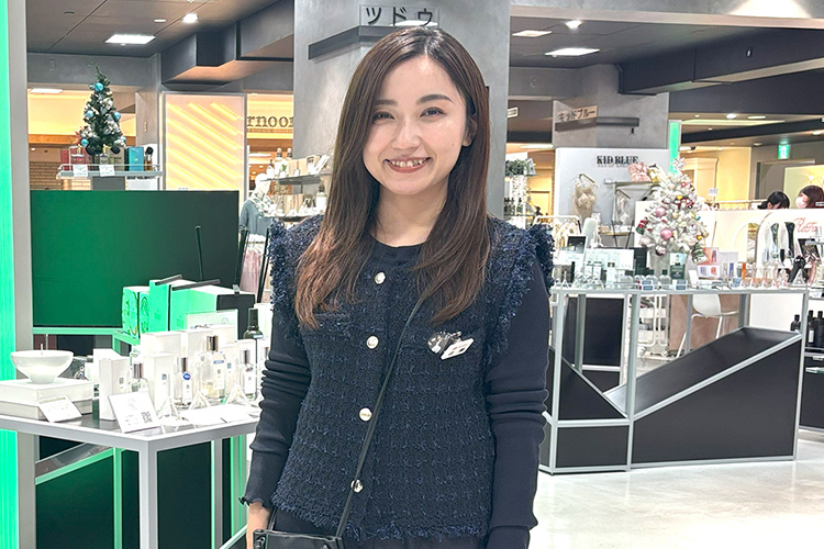 マーケティング統括部 コンテンツデザイン担当 佐藤 朱里 2016年入社／総合福祉学部卒