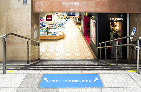 車椅子用エスカレーター