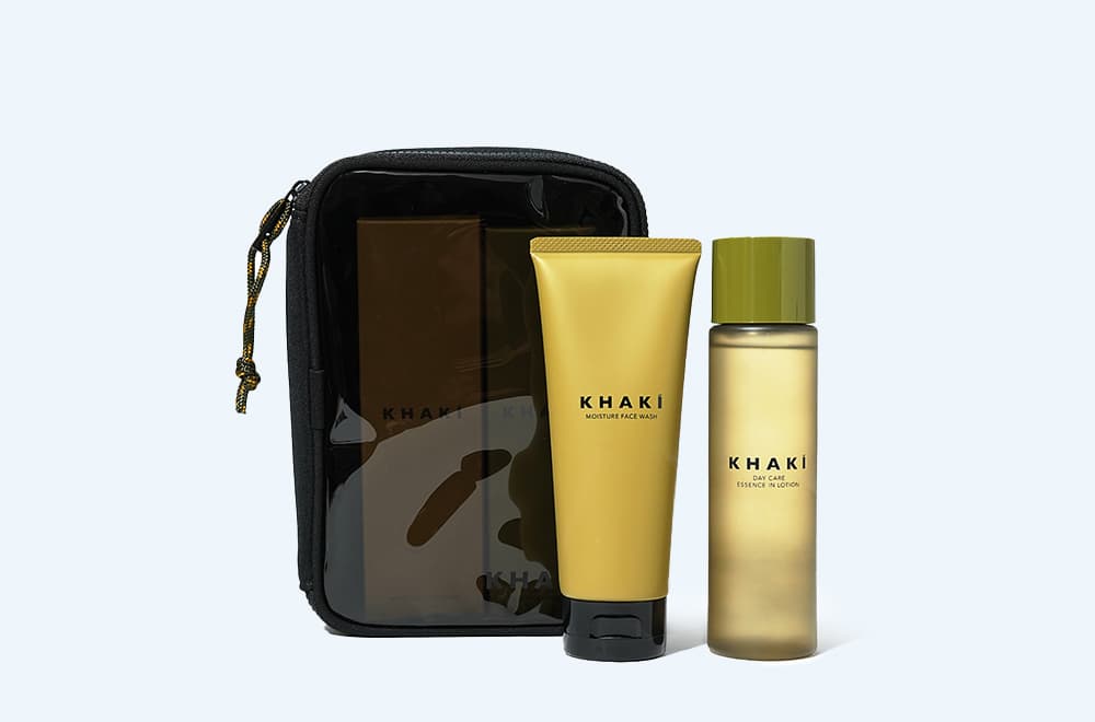 KHAKI メンズスキンケアセット。DAYCARE UV PROTECTOR SPF50+ PA++++とモイスチャーフェイスウォッシュが含まれる
